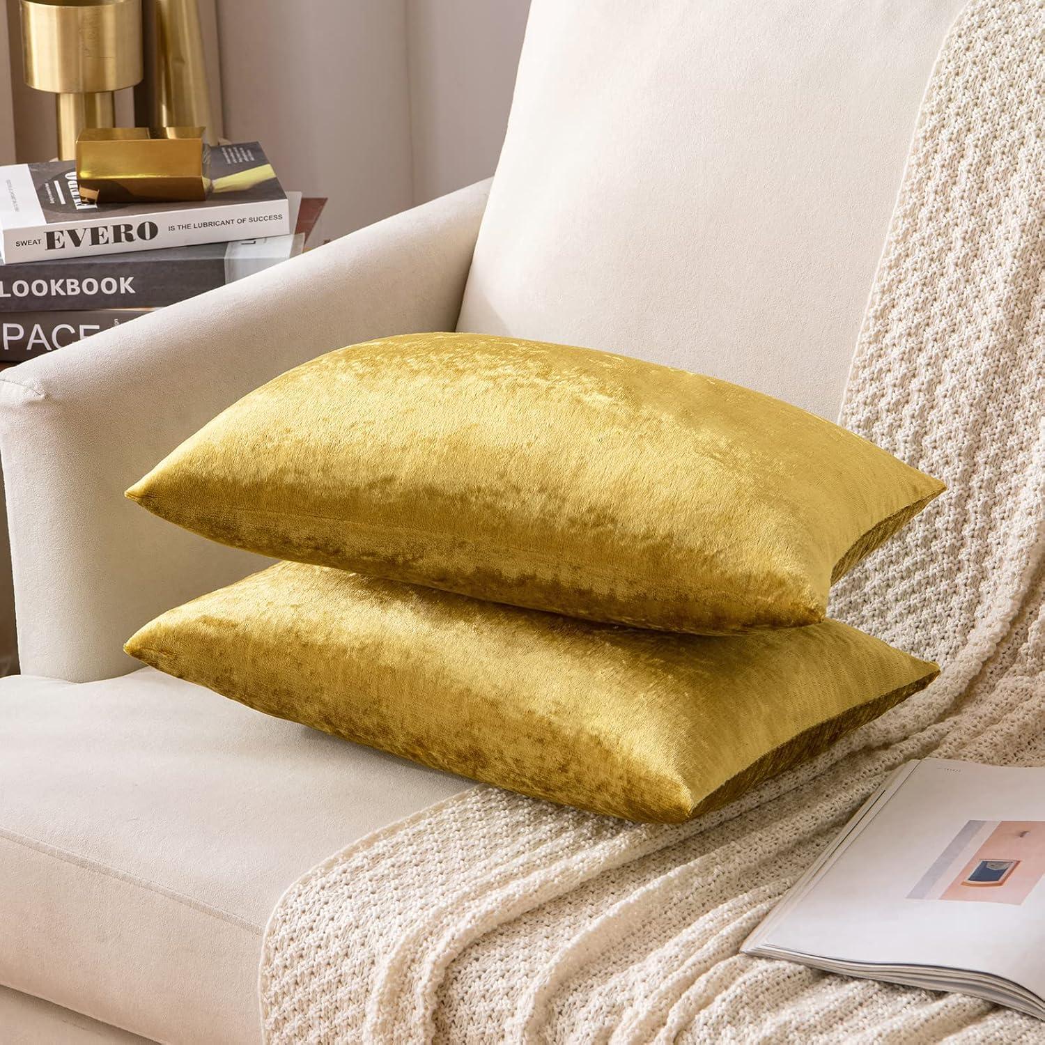 imageMIULEE Pack of 2 Velvet Soft Solid Decorative Square Throw Pillow Covers Christmas Cushion Case for Couch Sofa Bedroom Car 18x18 Inch 45x45 cm GreenGolden