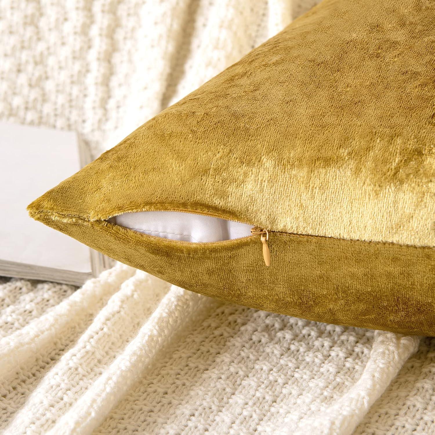 imageMIULEE Pack of 2 Velvet Soft Solid Decorative Square Throw Pillow Covers Christmas Cushion Case for Couch Sofa Bedroom Car 18x18 Inch 45x45 cm GreenGolden